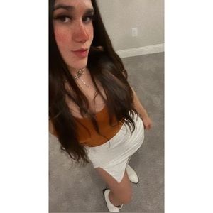 Meet your Posher, Estela